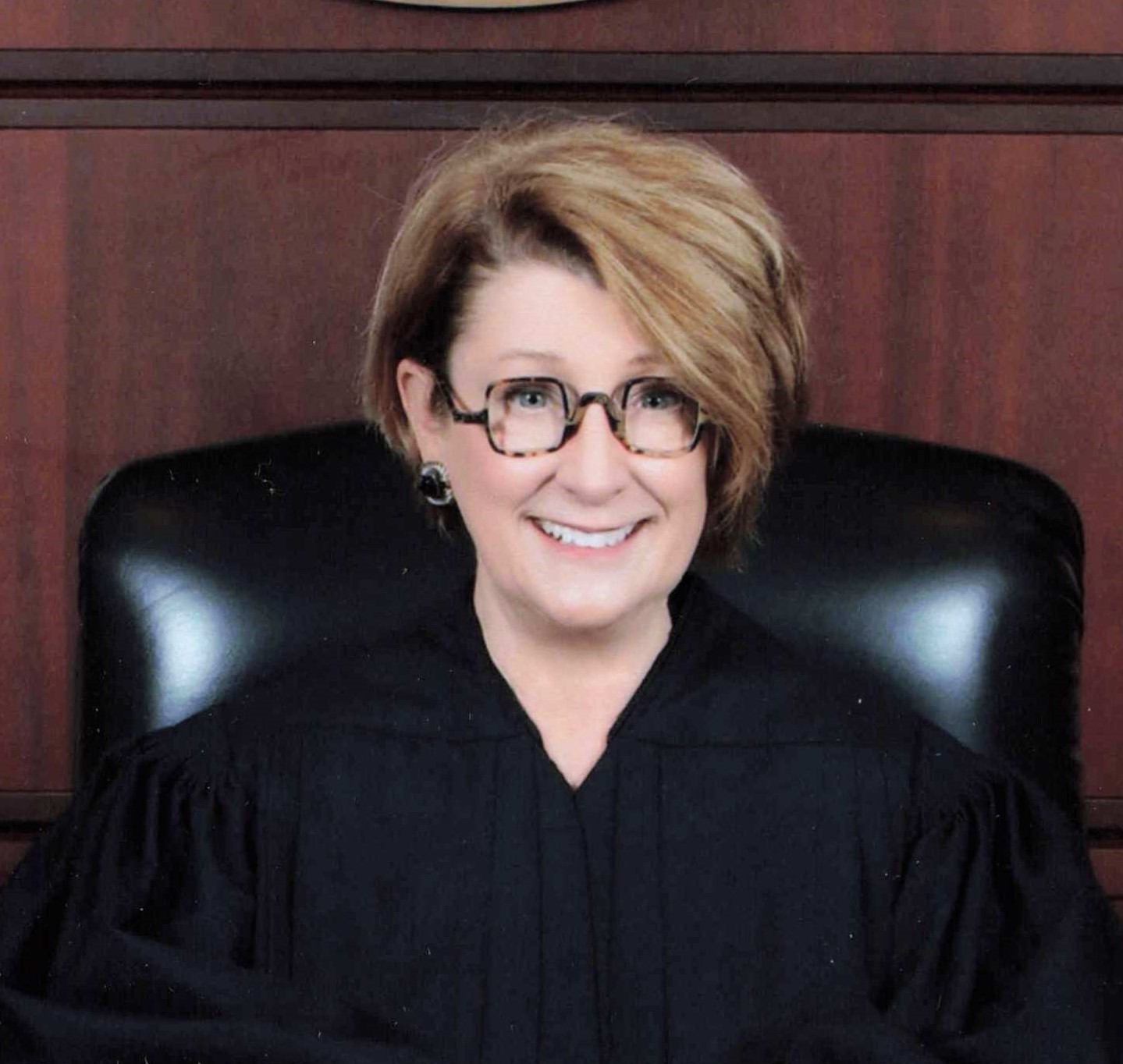 Photo of Justice Elizabeth Kerr